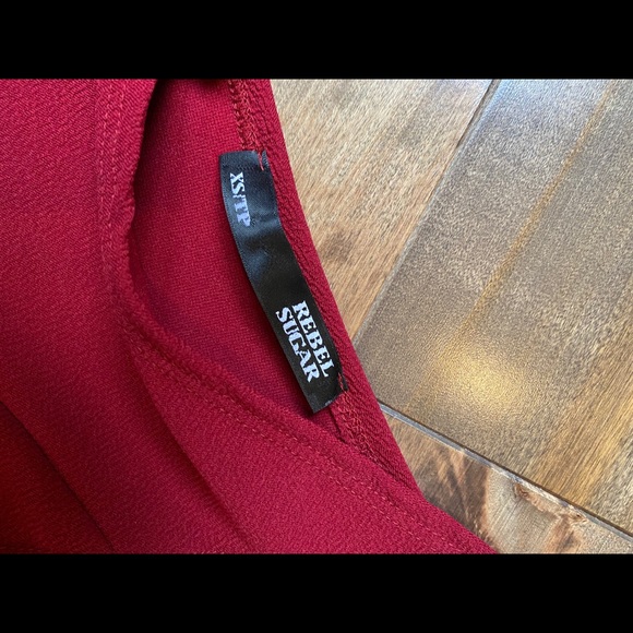 Red dress - Picture 3 of 3